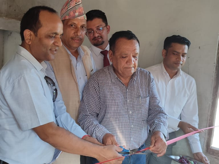 सनराइज बैंकद्वारा लक्ष्मी माध्यमिक विद्यालयलाई फिल्टर सहयोग 